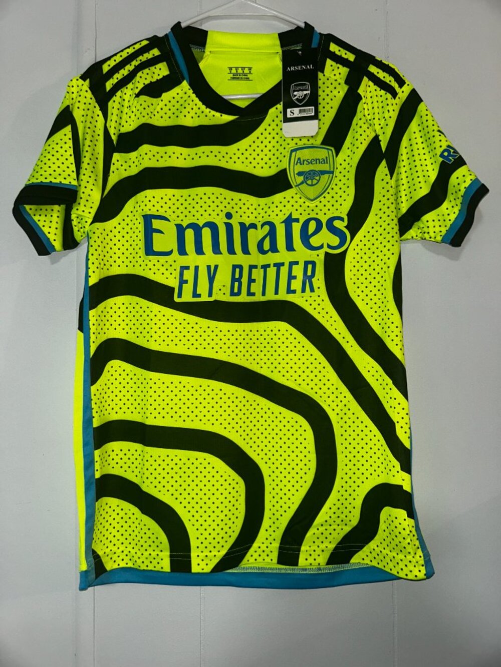 Arsenal Kids' Emirates Fly Better Neon Yellow & Black Third Jersey & Shorts SAKA